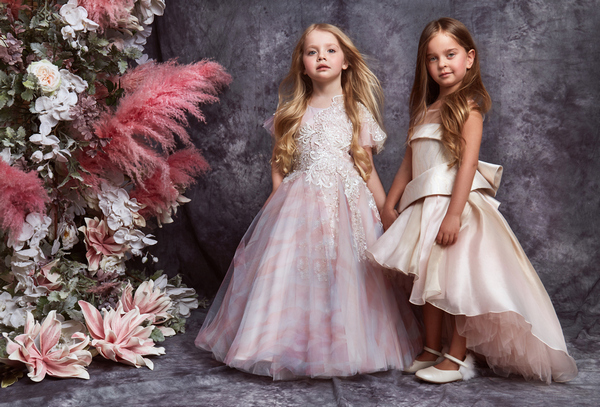 Амели Ревва и Лиза Галкина в роскошных платьях маленьких принцесс