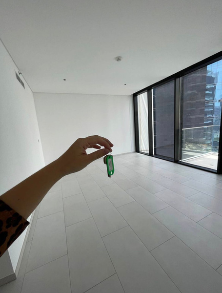 Переехавшая за границу Саша Митрошина похвасталась интерьером новой квартиры в Дубае