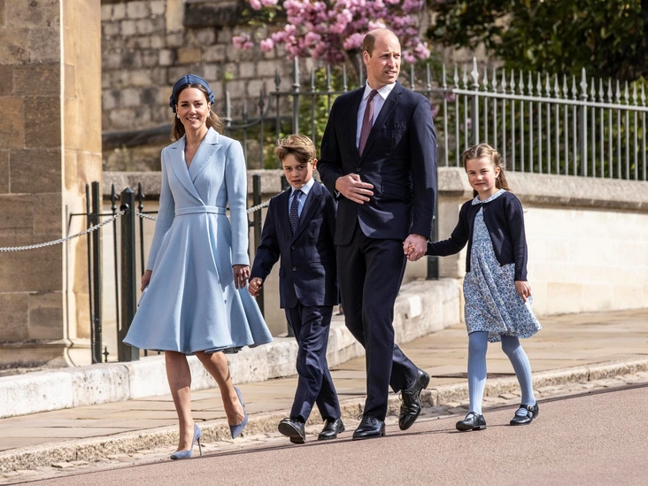 Кембриджские на Пасхальной службе в часовне Святого Георгия, Виндзор, 17 апреля 2022