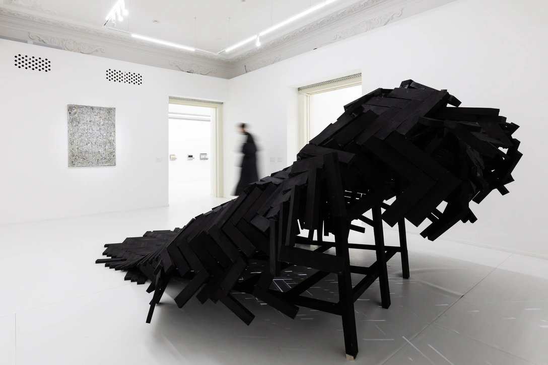 Инсталляция The Entire Earth Behind. | Источник: Иван Ерофееев