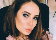 Айза Анохина показала ягодицы после пластики