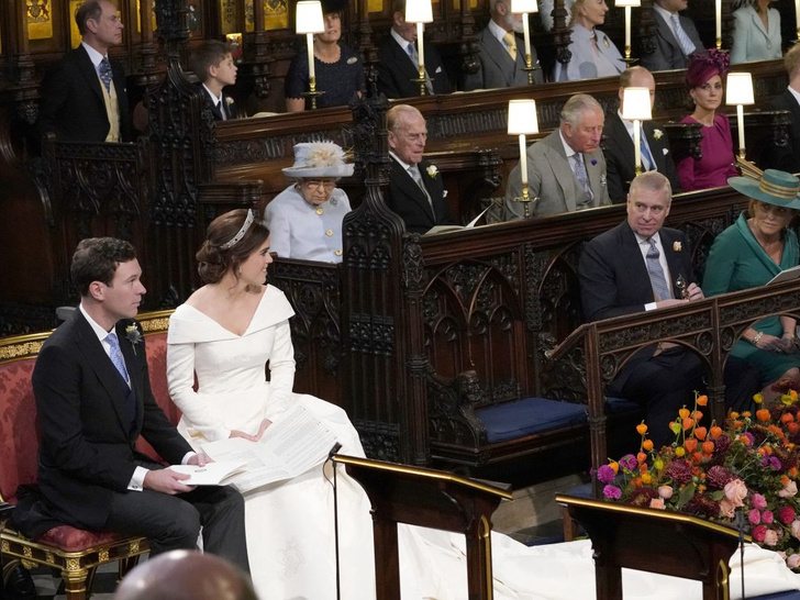 Традиции Виндзоров: для кого на королевских свадьбах в церкви оставляют пустое место в первом ряду