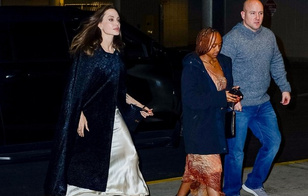 Какое платье есть у всех богатых женщин? Анджелина Джоли гуляет ночью в шелке и на шпильках