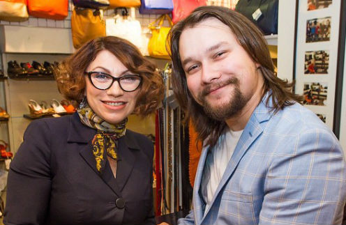 Роза Сябитова с сыном Денисом | Источник: "Фейсбук" (запрещенная в России экстремистская организация) Розы Сябитовой