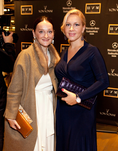 Главный редактор журнала ELLE Елена Сотникова и Екатерина Одинцова | Источник: Starface.ru