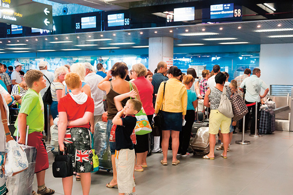 Клиенты «Трансаэро» проводят долгие часы в ожидании рейсов