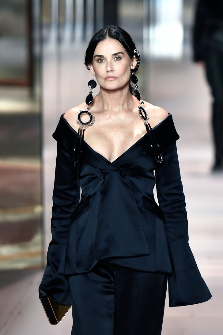 Супермодели трех поколений и жизнь за стеклом на кутюрном показе Fendi