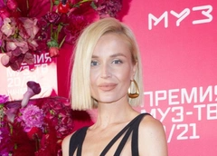 Зеркальный камин и шелковый ковер. Полина Гагарина показала особняк после ремонта