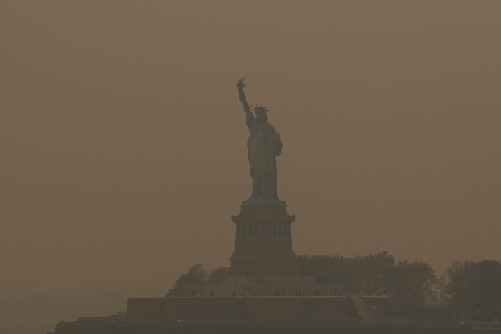 «На Америку опускается низшая энергетика Плутона»: астролог объяснил, почему Статуя Свободы в дыму и при чем тут революция