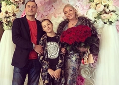 Анастасия Волочкова повеселилась на вечеринке в компании бывшего мужа