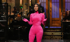 Розовое безумие: Ким Кардашьян в трех разных образах в самом модном оттенке сезона