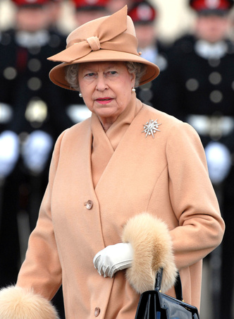 Одним цветом: как королевские особы носят монохромные образы — 30 вдохновляющих примеров