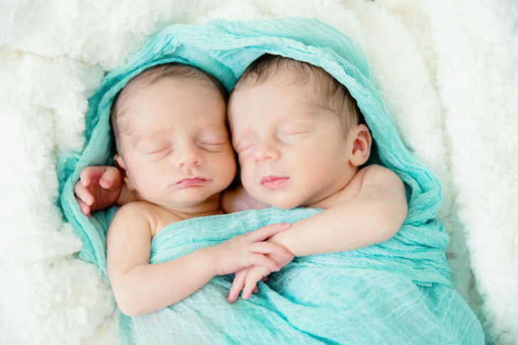 Мама поделилась лайфхаком, как различать новорожденных близнецов