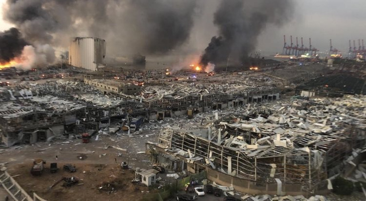 Разрушена половина города: фото и видео последствий взрыва в Бейруте