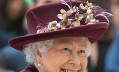 Улыбка сквозь слезы: снимок с принцем Филиппом в аккаунте королевы заменили фотографией радостной Елизаветы