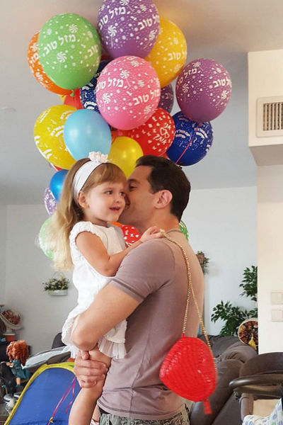 Антон поздравляет дочку с днем рождения