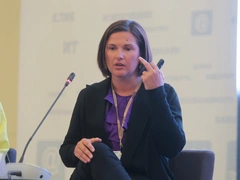Гендиректор Google Юлия Соловьева рассказала о материнстве в 45 лет и успешной карьере