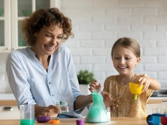 Торнадо в бутылке и невесомая капля: четыре научных эксперимента в домашних условиях для детей