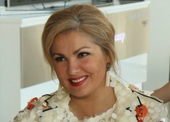 Анна Нетребко удивила новым имиджем