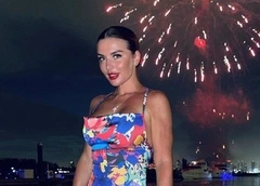 «Научусь с этим жить, не ненавидя свое тело»: Седокова показала следы от тяжелой болезни