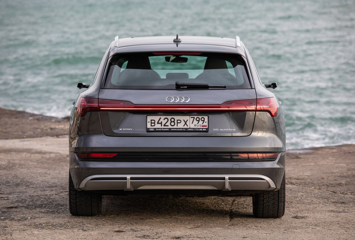 Элегантный дизайн прогрессивных технологий: новый полностью электрический SUV Audi e-tron Sportback