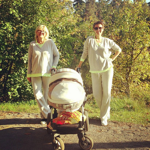 Мария Кожевникова на прогулке с мамой Маргаритой и сыном Ваней
