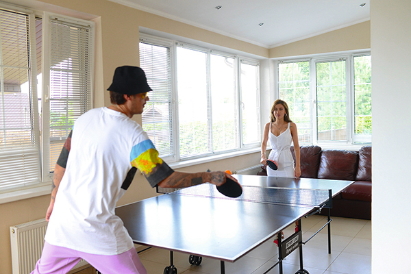 Иногда Влад и Миранда играют в настольный теннис