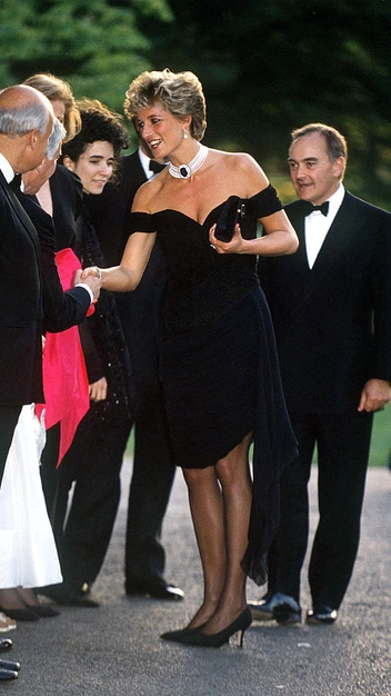 Принцесса Диана прибывает в галерею «Серпентин», Лондон, июнь 1994