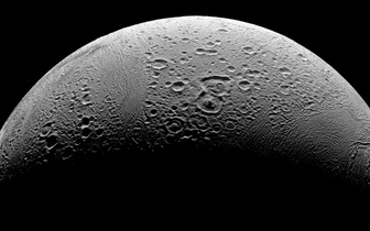 6-й элемент: на ледяной луне Сатурна нашли последний компонент, необходимый для жизни