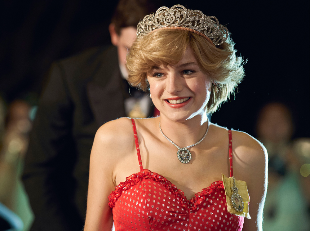 Эмма Коррин в сериале «Корона» | marieclaire.ru