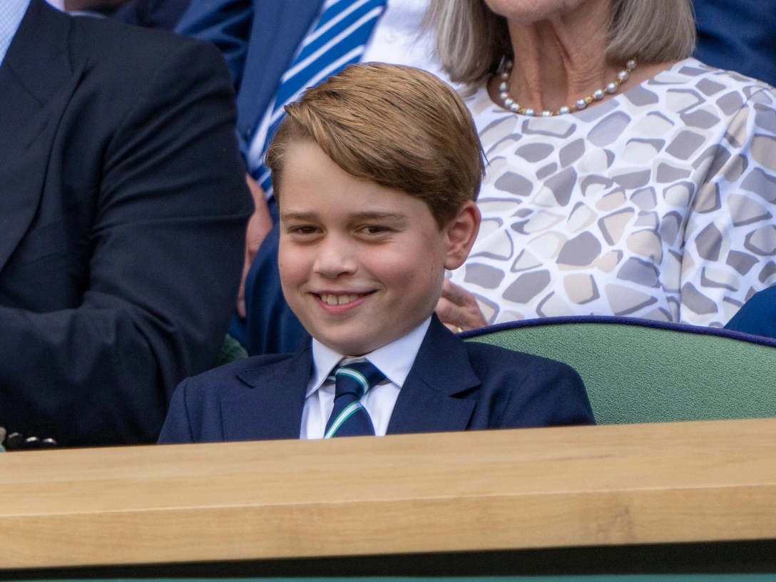 Принц Джордж смотрит финал мужского одиночного разряда на центральном корте в 14-й день Уимблдона, 10 июля 2022 | marieclaire.ru