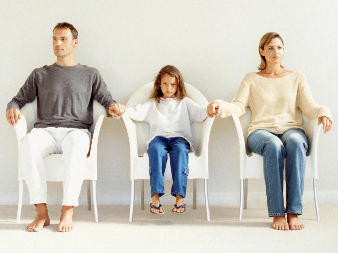 6 причин, почему не стоит сохранять брак только ради детей | marieclaire.ru