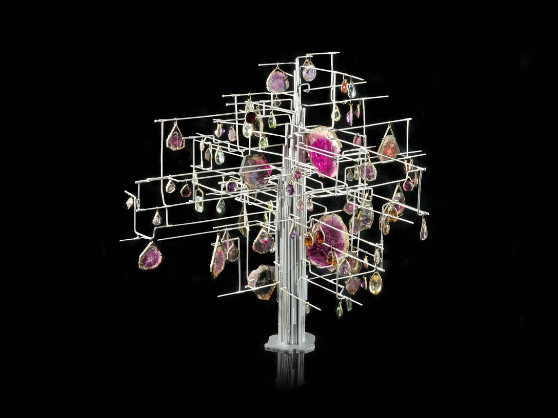 Для эстетов: Дом Van Cleef & Arpels открыл выставку в Париже | marieclaire.ru