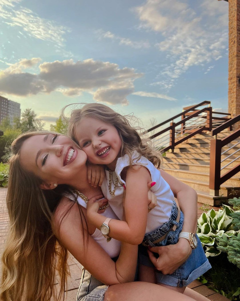Анастасия Костенко с дочкой