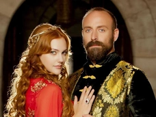 Яркие и роскошные: самые запоминающиеся свадебные платья сериала «Великолепный век»