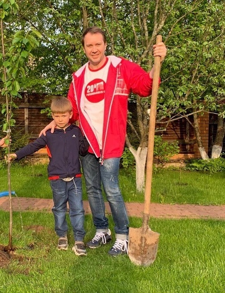 «Жутковато»: Евгений Миронов пристыдил Пугачеву за видео с маленьким Гарри