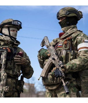 Чем отличается полевая форма военных России и Украины?