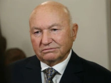Юрий Лужков покидает страну после госпитализации