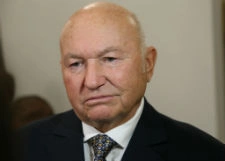 Юрий Лужков покидает страну после госпитализации