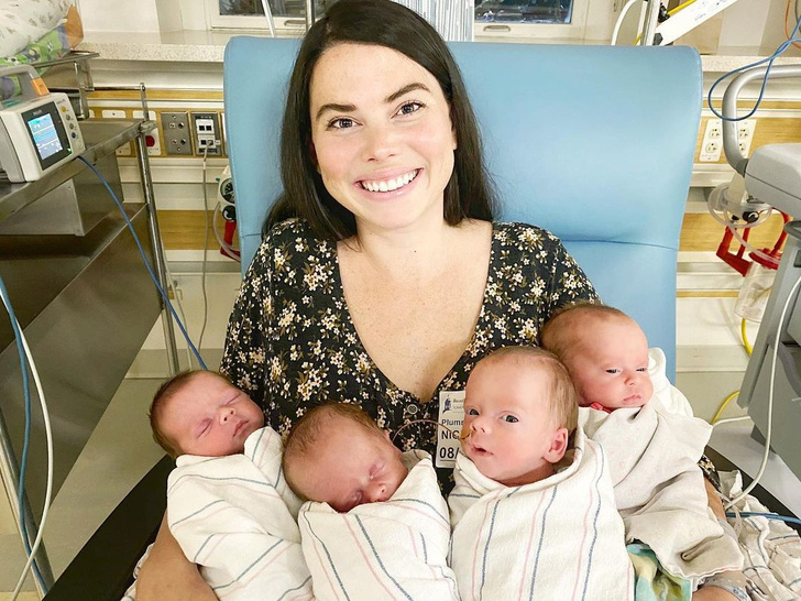 Женщина усыновила четверых детей, а через год родила четверняшек