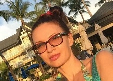 Эвелина Бледанс хочет усыновить ребенка из Таиланда