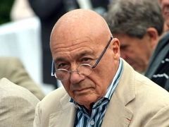 «Кровь пошла из носа»: Познер покаялся в том, что ударил 3-летнюю дочь и изменил первой жене