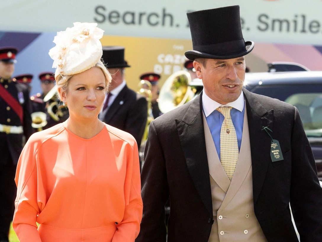 Линдси Уоллис и Питер Филлипс на скачках в Эпсоме, 4 июня 2022 | marieclaire.ru