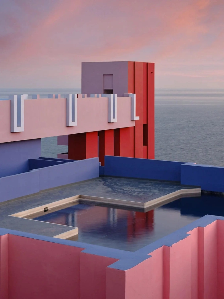 Muralla Roja Рикардо Бофилла в объективе канадских фотографов