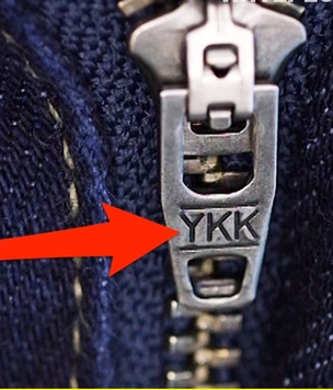 Что означают буквы YKK на застежке-молнии?