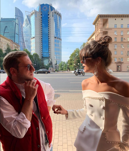 Надежда Оболенцева и Резо Гигинеишвили поженились и выложили фото из ЗАГСа