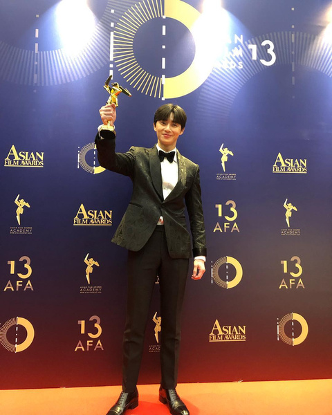 Режиссер первого корейского фильма, получившего главный приз Каннского фестиваля, рассказал о работе с Пак Со-джуном