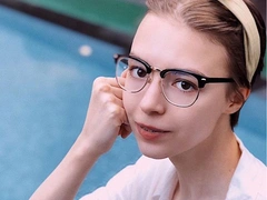 Дочь Ефремова рассказала о том, как в 15 лет вступила в связь с 27-летним мужчиной