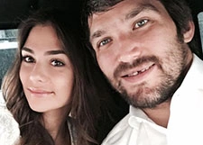 Овечкин и Шубская принимают поздравления со свадьбой