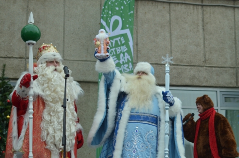 Звезды НТВ отправились в новогоднее путешествие вместе с Дедом Морозом
